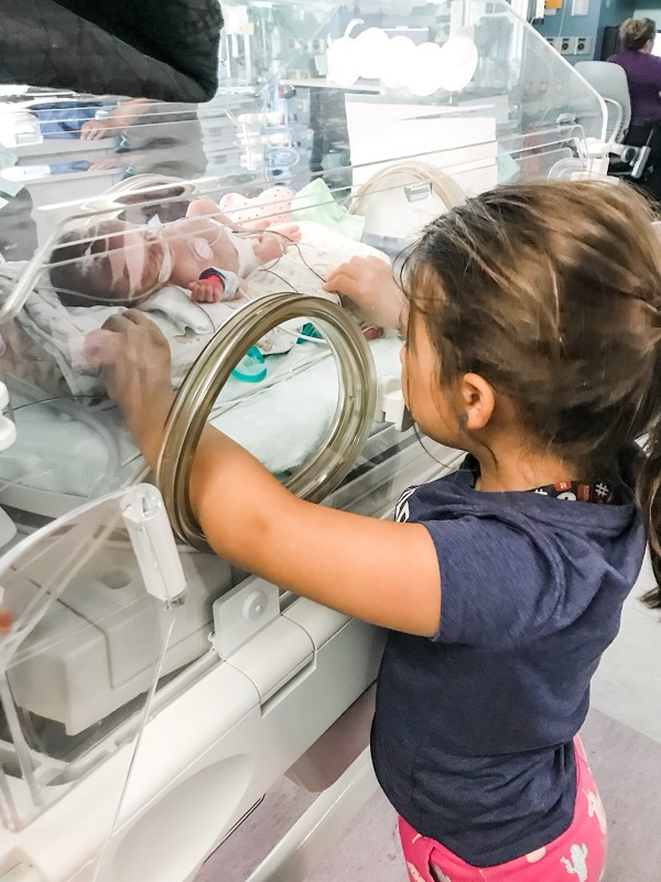 Emmie's sister visit her in the NICU